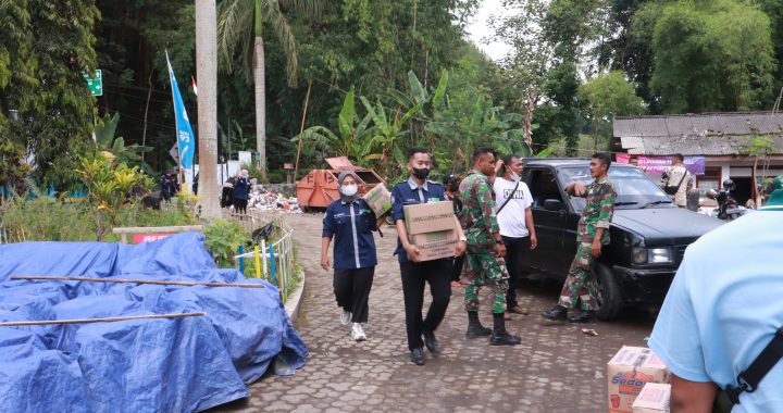 Penyerahan Donasi Peduli Erupsi Semeru – Lumajang oleh Badan Eksekutif Mahasiswa (BEM) Universitas Muhammadiyah Madiun