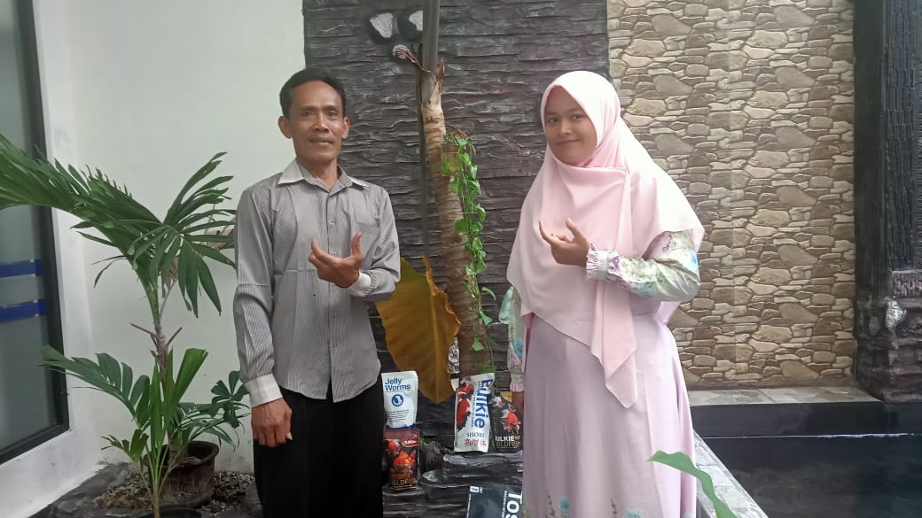 Dosen Prodi Bio Kewirausahaan UMMAD Produksi Pakan Ikan Hias. Diterima Pasar Dalam dan Luar Negeri