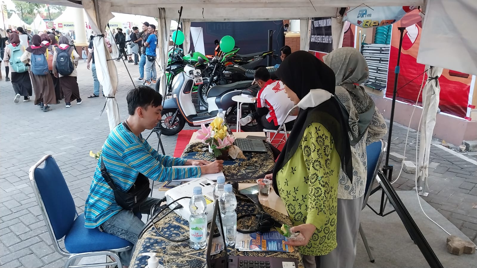 UMMAD Sosialisasi Penerimaan Mahasiswa Baru  di Festival Kuliner Madiun 2023