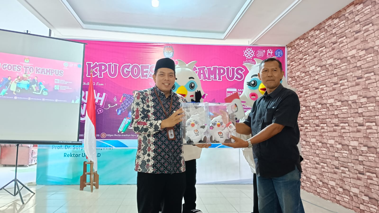 Gandeng UMMAD, KPU Kota Madiun Gelar KPU Goes To Kampus. Nobar Film “Kejarlah Janji”