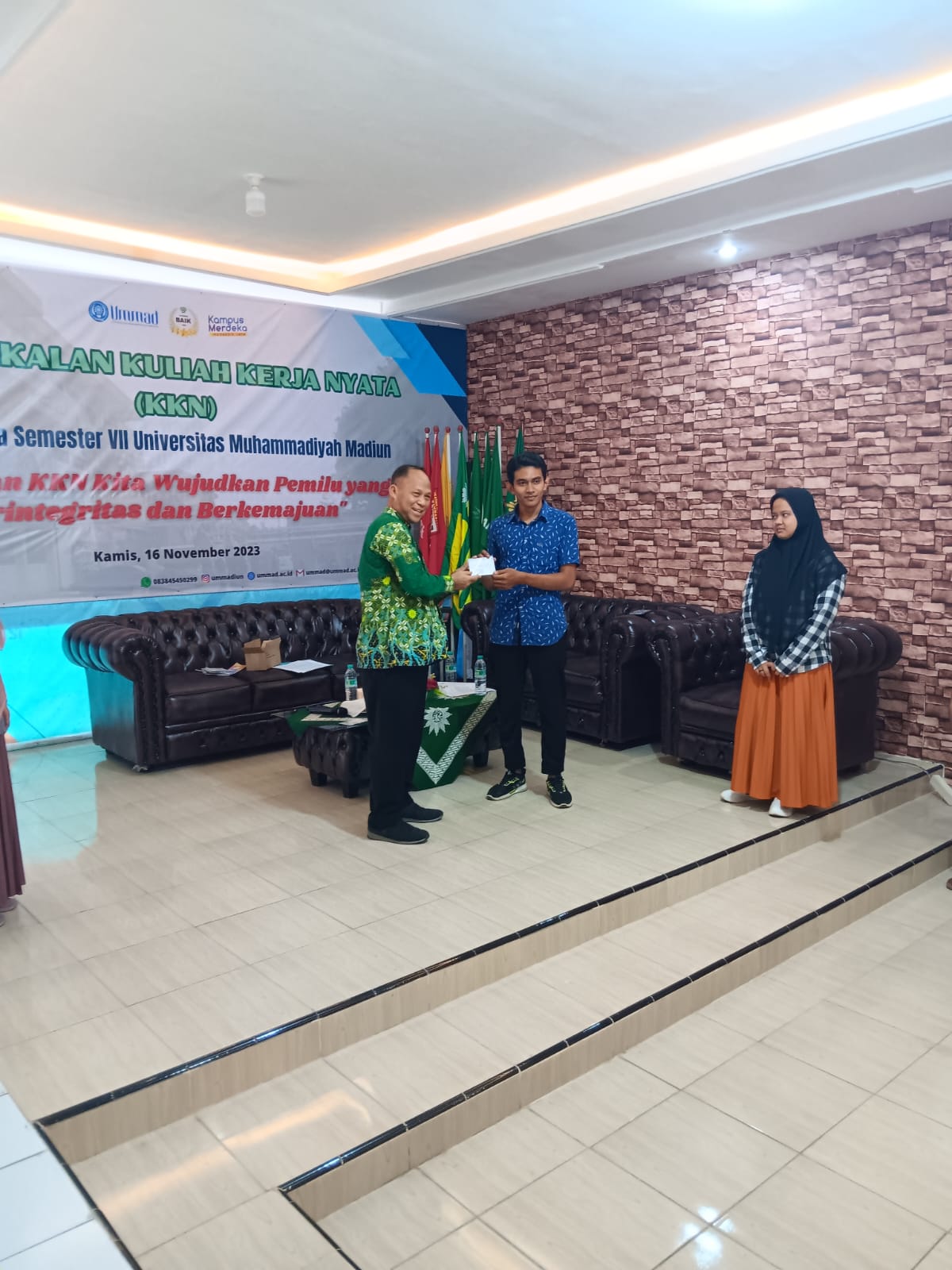 23 Mahasiswa UMMAD Peroleh Beasiswa KIP 2023-2024. Hari Ini Diserahkan Buku Tabungan dan ATM KIPK