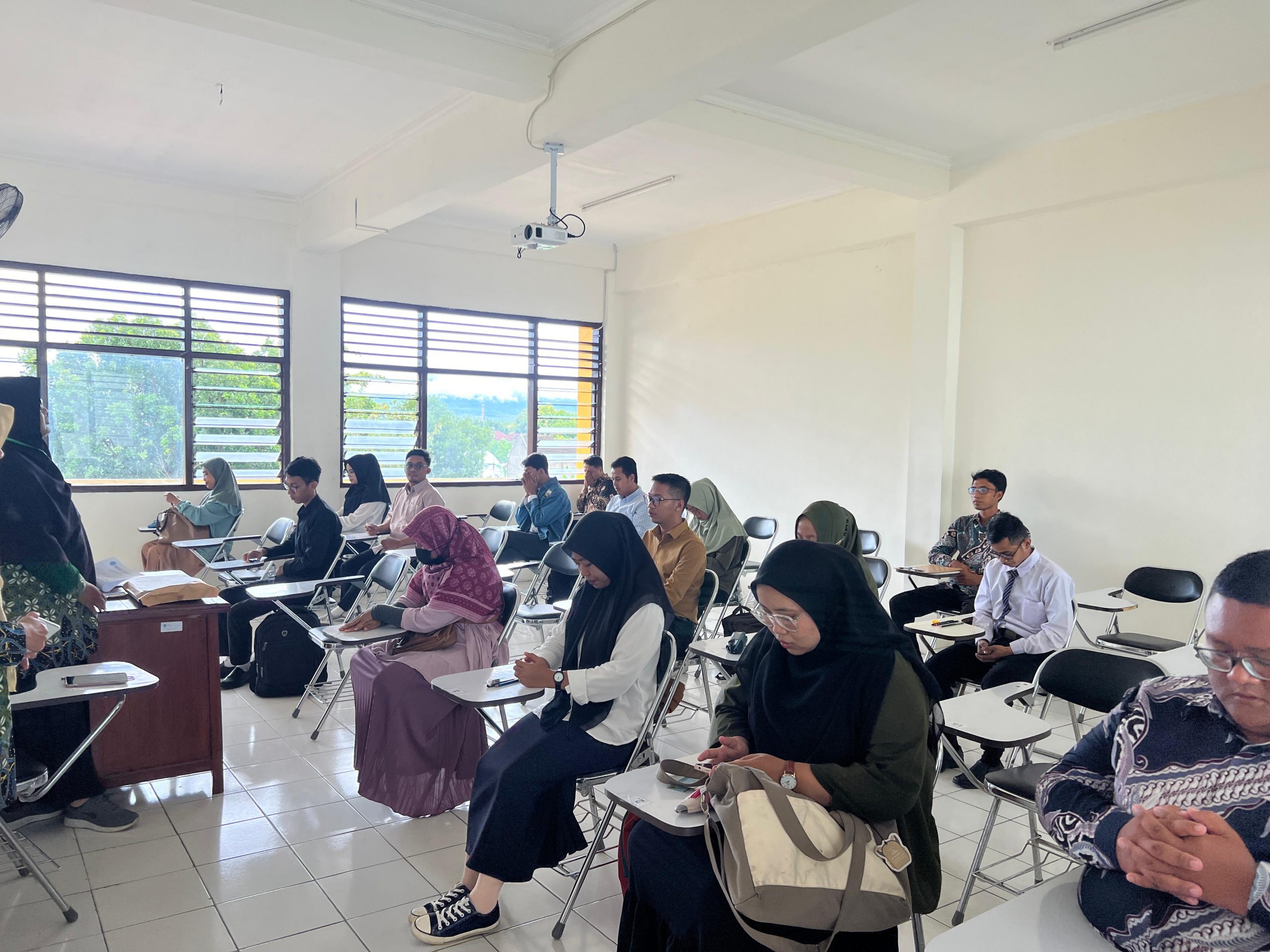 74 Pelamar Ikuti Tes Tertulis Rekrutmen Dosen dan Tendik UMMAD