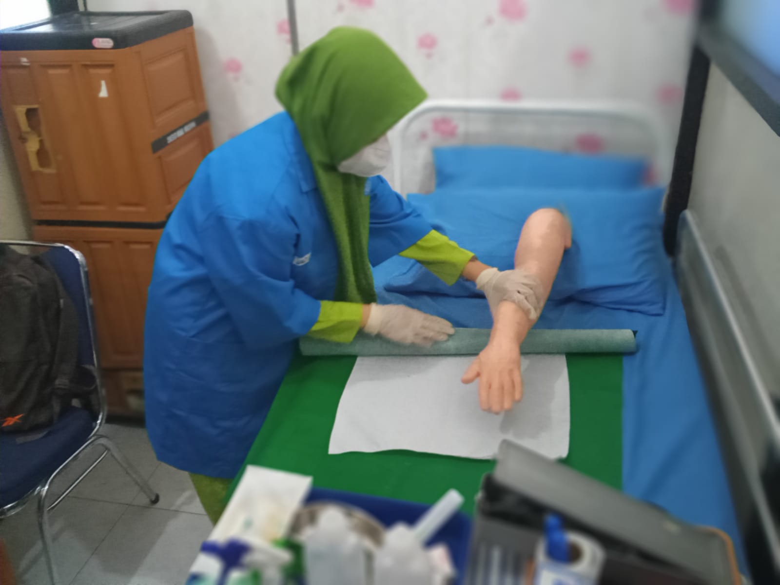 Mahasiswa Prodi Kebidanan UMMAD Ujian Praktikum 16 Kompetensi Kebidanan