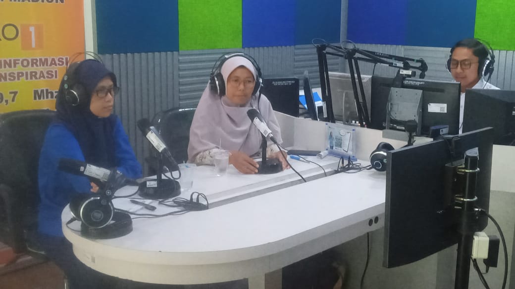 Dosen Kessos UMMAD (UMJT) Jadi Nara Sumber Diskusi PUG tentang Lingkungan Ramah Anak dan Perempuan di RRI Madiun