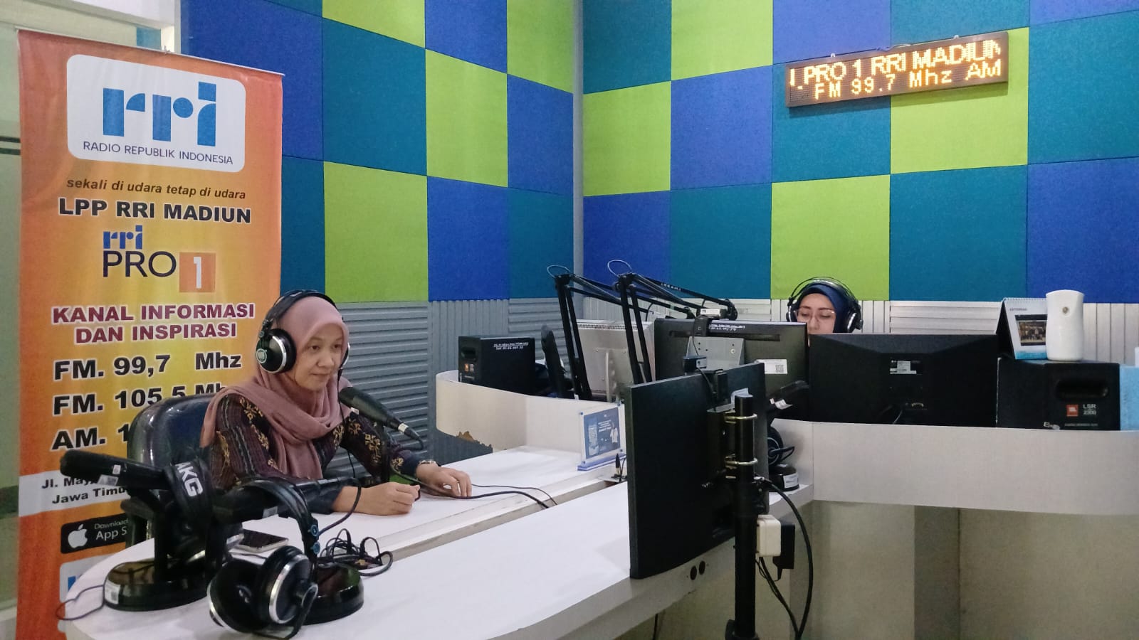 Dekan FIK UMMAD(UMJT) Jadi Nara Sumber Pola Asuh Anak Usia 1-5 Tahun dalam Dialog RRI Madiun