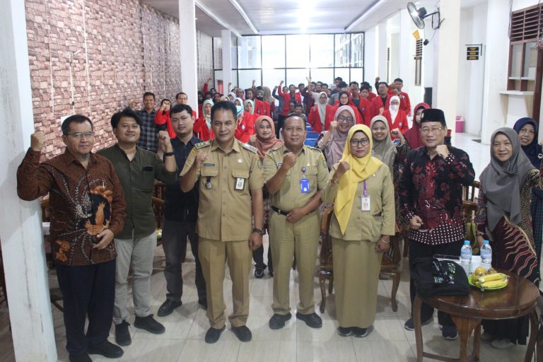 Didorong Jadi Pemecah Masalah di Masyarakat, 76 Mahasiswa Dilepas Ikuti Program KKN UMMAD 2025