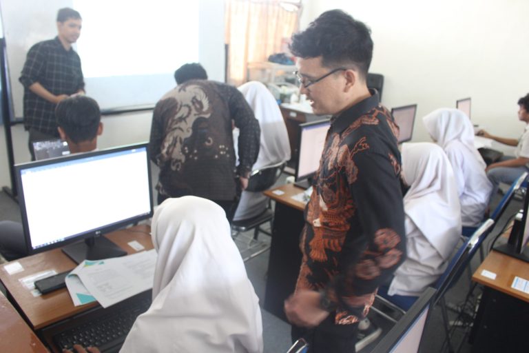 FIFIT UMMAD Lakukan Pengabdian Masyarakat Bidang Literasi Digital