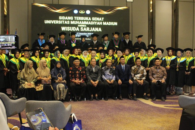 Wisuda UMMAD 2025, Rektor UMMAD: Ingin Kuliah Terkendala Biaya, Masuk Saja UMMAD