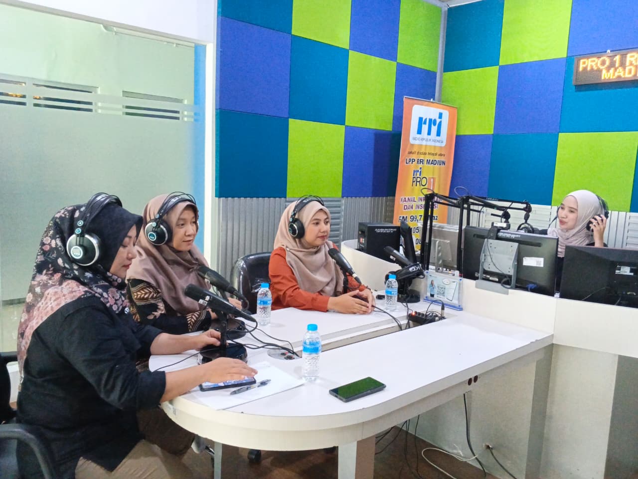 Gelaran Road to PMB UMMAD 2026 Hadir dalam Program Dialog Indonesia BISA RRI Madiun