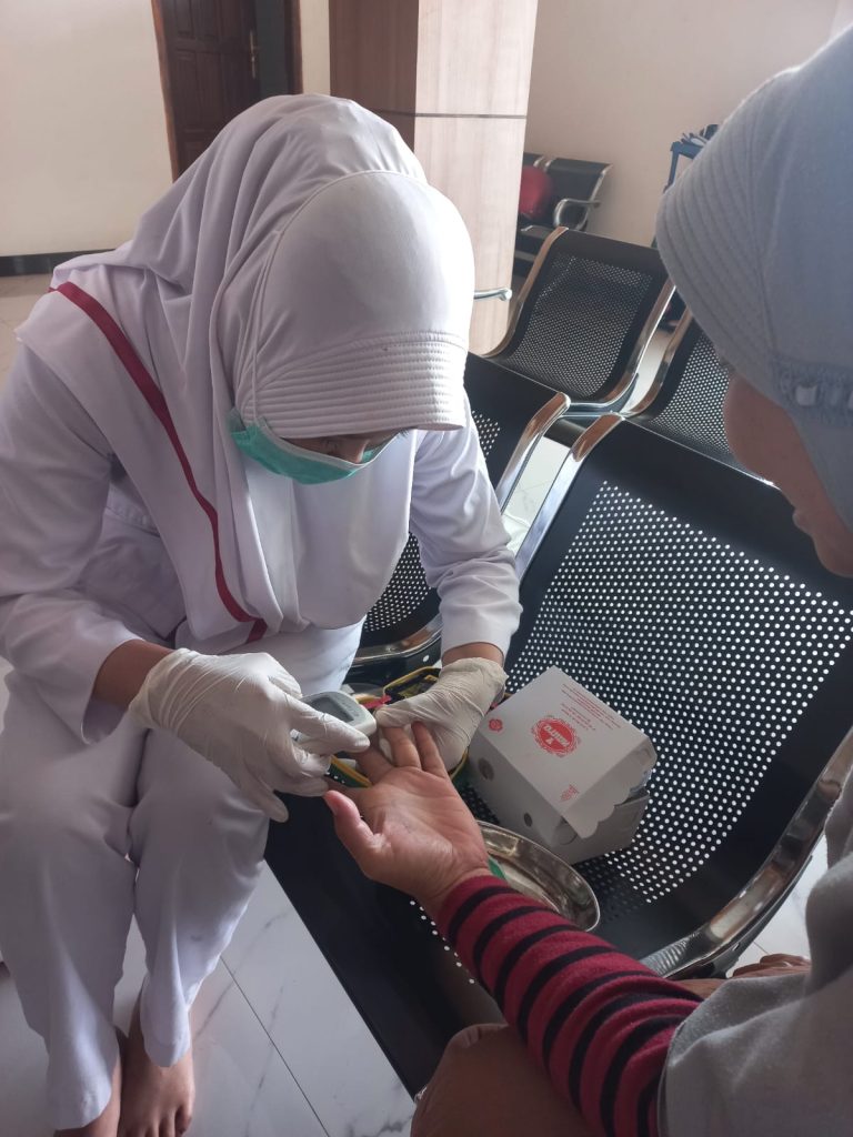 Siapkan Bidan Profesional, Mahasiswa Semester III Prodi Kebidanan UMMAD Jalani Ujian Antenatal Care